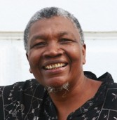 O poeta e compositor Juraci Tavares é homenageado em Porto Alegre
