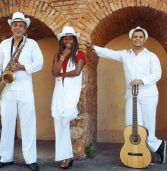 Márcia Pinho e banda Boêmios da Noite fazem show neste sábado (13)