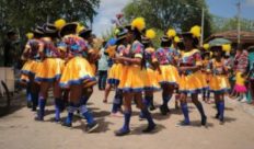 Bloco Rural Estrelinha leva aulas espetáculos, oficinas de artesanato e de percussão para escola e universidade de Nazaré da Mata