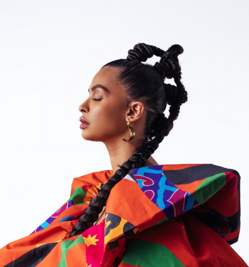 Héloa estreia álbum yIDé com participações especiais Correio Nagô