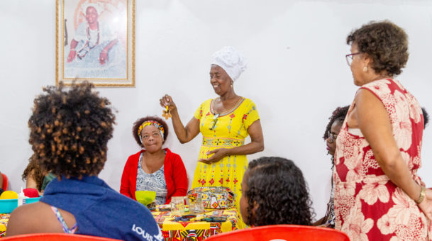 Instituto da Mulher Negra Mãe Hilda Jitolu abre inscrições para o curso Arte Mãos em Tecido