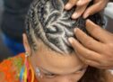Projeto realiza penteados afros gratuitamente no Carnaval de Salvador