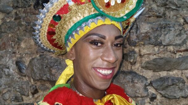 Bloco Afro Muzenza faz história e nomeia sua primeira Rainha Trans