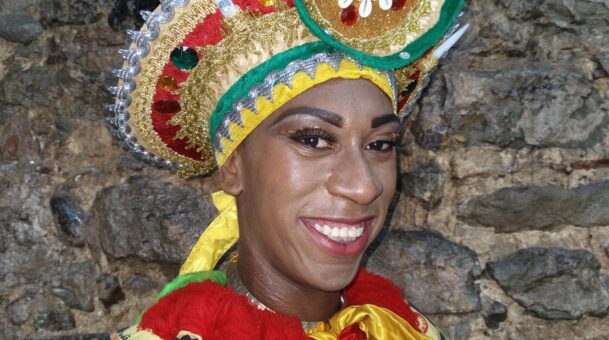 Bloco Afro Muzenza faz história e nomeia sua primeira Rainha Trans