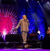 Ministério da Cultura e Eldorado Brasil apresentam Jorge Aragão 50 anos de Poesia, um passeio pela obra do artista