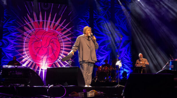 Ministério da Cultura e Eldorado Brasil apresentam Jorge Aragão 50 anos de Poesia, um passeio pela obra do artista