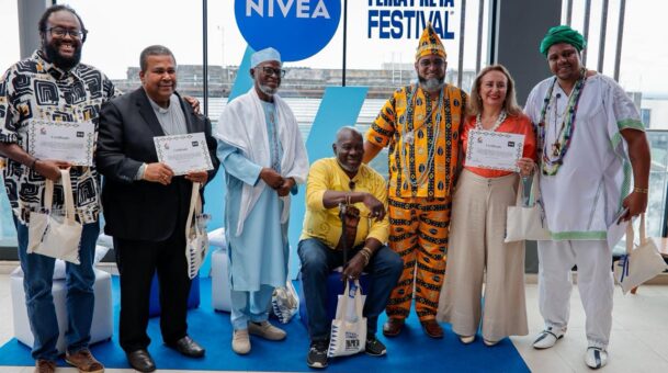 Roda Ecumênica de Saberes reúne lideranças religiosas na Praça Maria Felipa durante a Feira Preta Festival