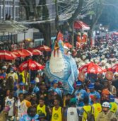 Bloco Alvorada celebra 100 anos de Nengua Guanguacese e transforma a avenida em ato contra o racismo e a intolerância