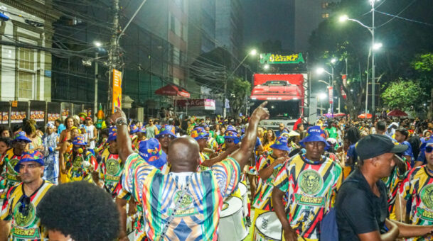 Muzenza desfila “Ginga: a Arte do Negro no Futebol” e leva brilho, beleza e força ancestral aos três dias de Carnaval
