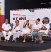 Canções emblemáticas e trajetória musical do Ilê Aiyê ganham registros em livro