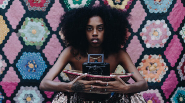 Memória e imaginação na fotografia africana e diaspórica são tema de encontro com a artista Helen Salomão em Salvador